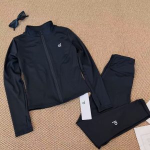 0.1 黑色上衣+黑色裤子